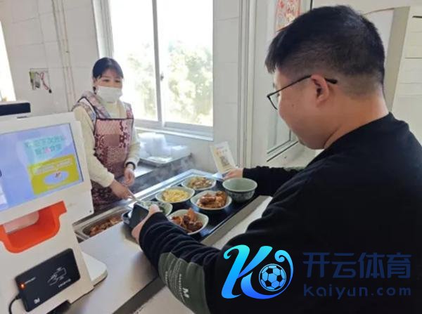 安徽一镇政府食堂向搭客敞开 徽州风范迎客来